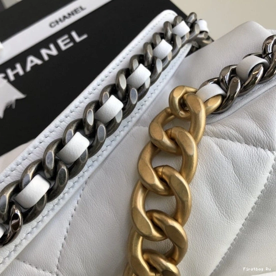 First Bag Ru CHANEL 19 BAG FLAP 0825